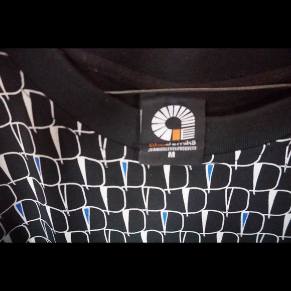 Akademiks dry fit/polyester sleeves t shirt - Picture 3 of 5